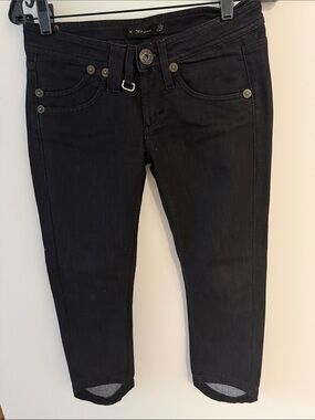 X Stone Black Women’s Low Rise Skinny Leg Italian Jeans. Size 28.